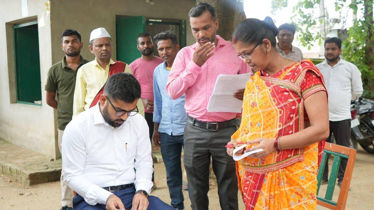 Palamu administration monitors trans-border booths in Garhwa for SIR exercise