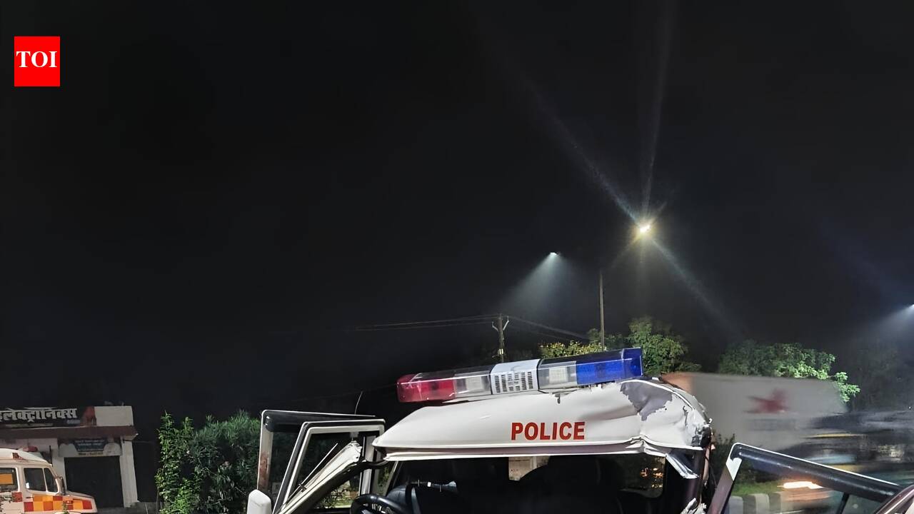 Hazaribag cop killed, 3 injured as police vehicle crashes into trailer in Dhanbad