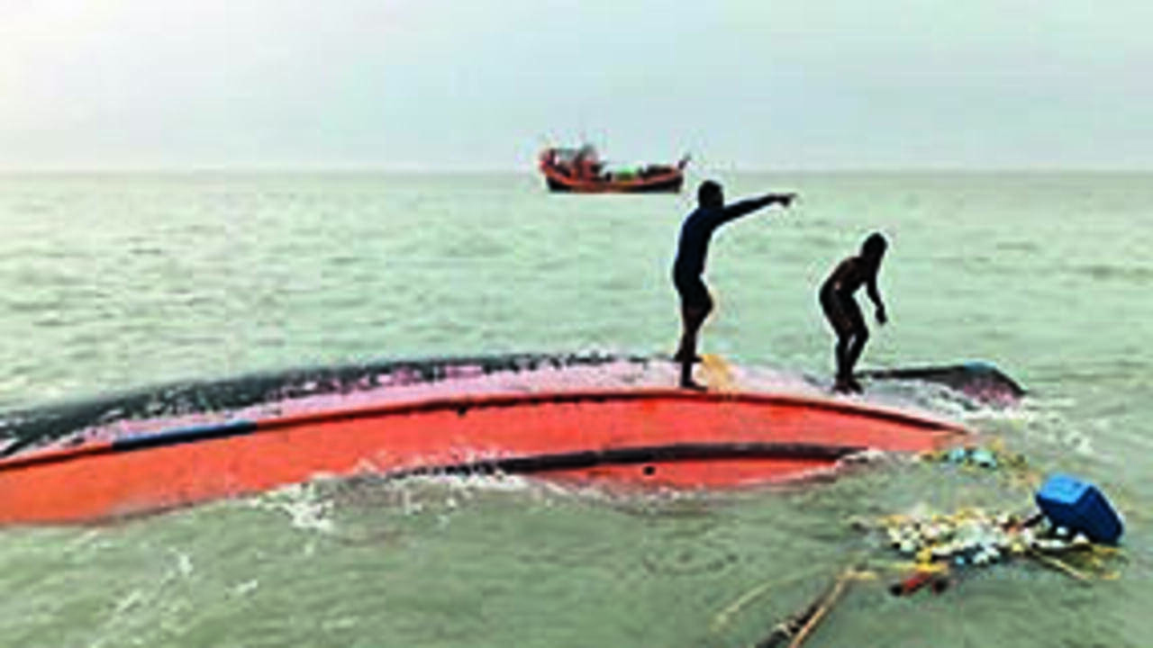 Another trawler sinks off South 24 Parganas coast, 12 fishermen rescued