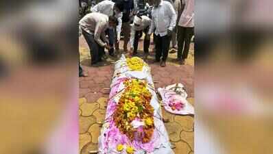 After 15 inseparable years, Betul man and dog part in death
