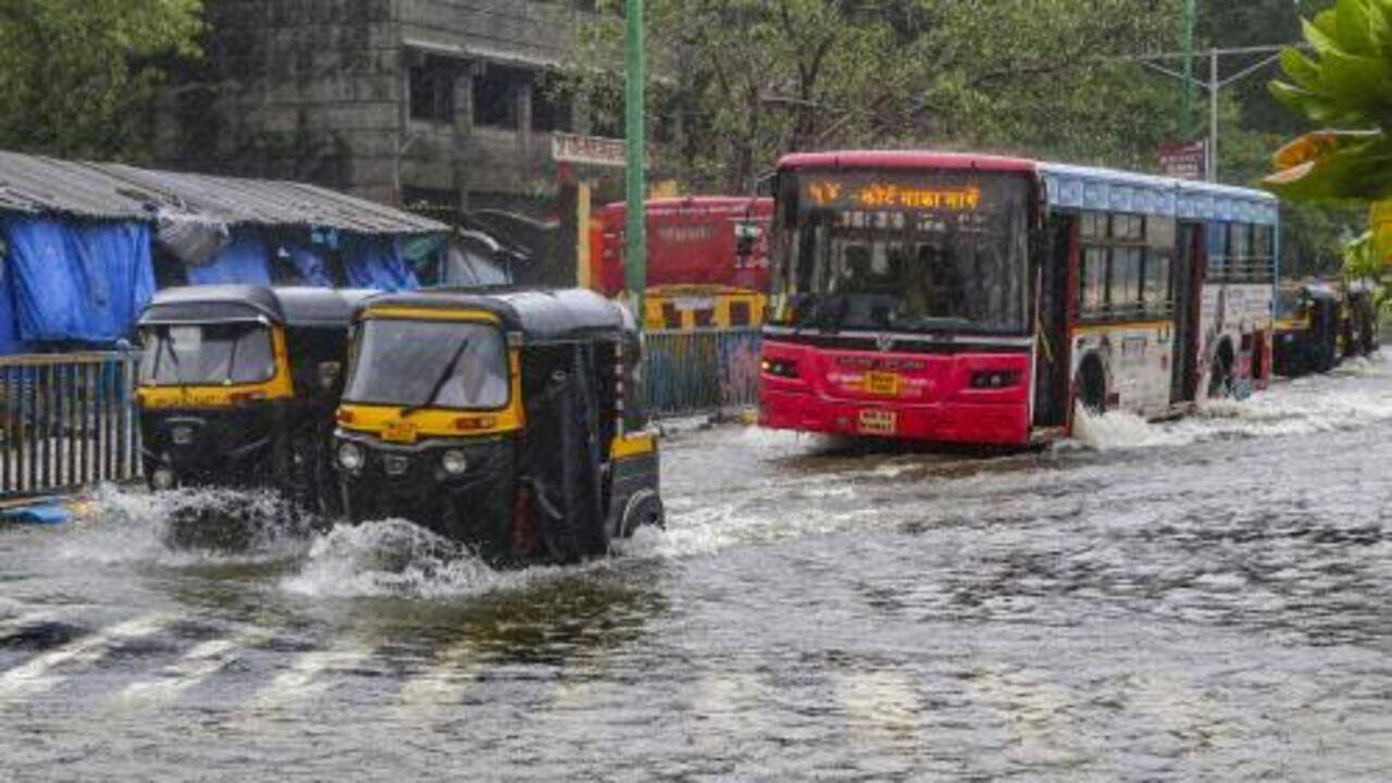 Thane Mayor, Commissioner Urge Residents To Adopt Rainwater Harvesting Amid Water Crisis