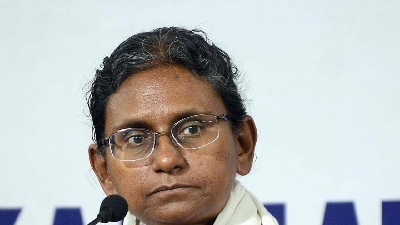 Surekha-Srihari tiff reaches Meenakshi; Min told to exercise restraint