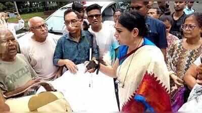 Minister upset with state of Subhas Sarobar