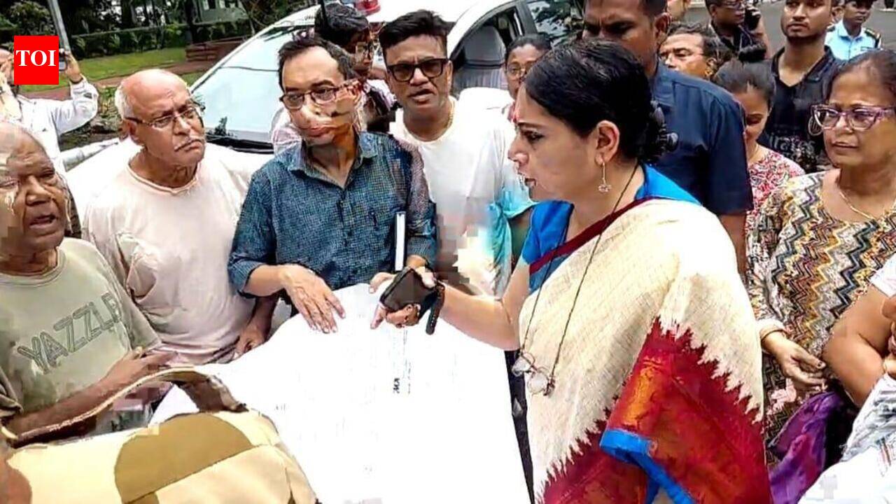 Minister upset with state of Subhas Sarobar