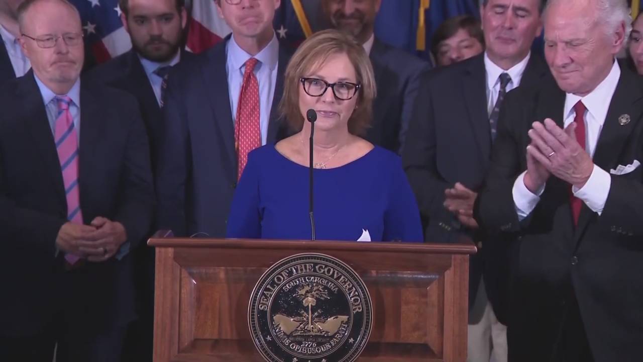 Who is Darline Graham? Lindsey Graham's sister sworn in as South Carolina's first woman senator after his death