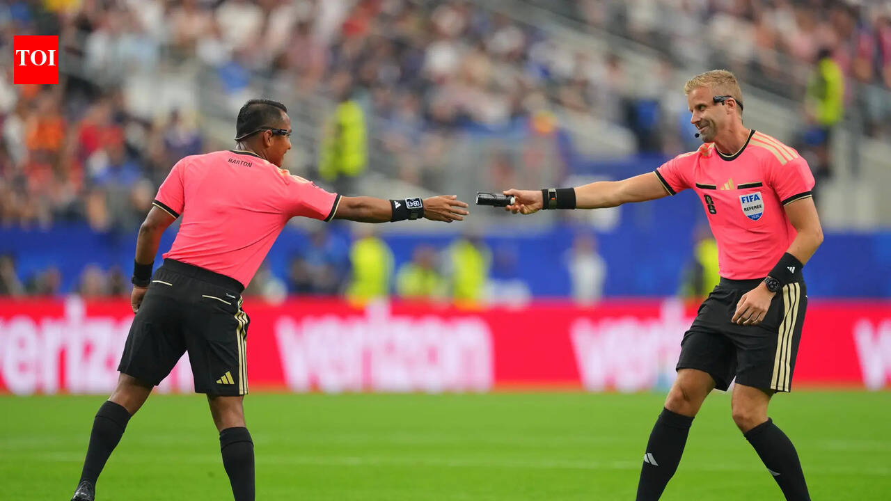 'You had one job': Bizarre referee mistake leaves France vs Spain World Cup semi-final in awkward pause