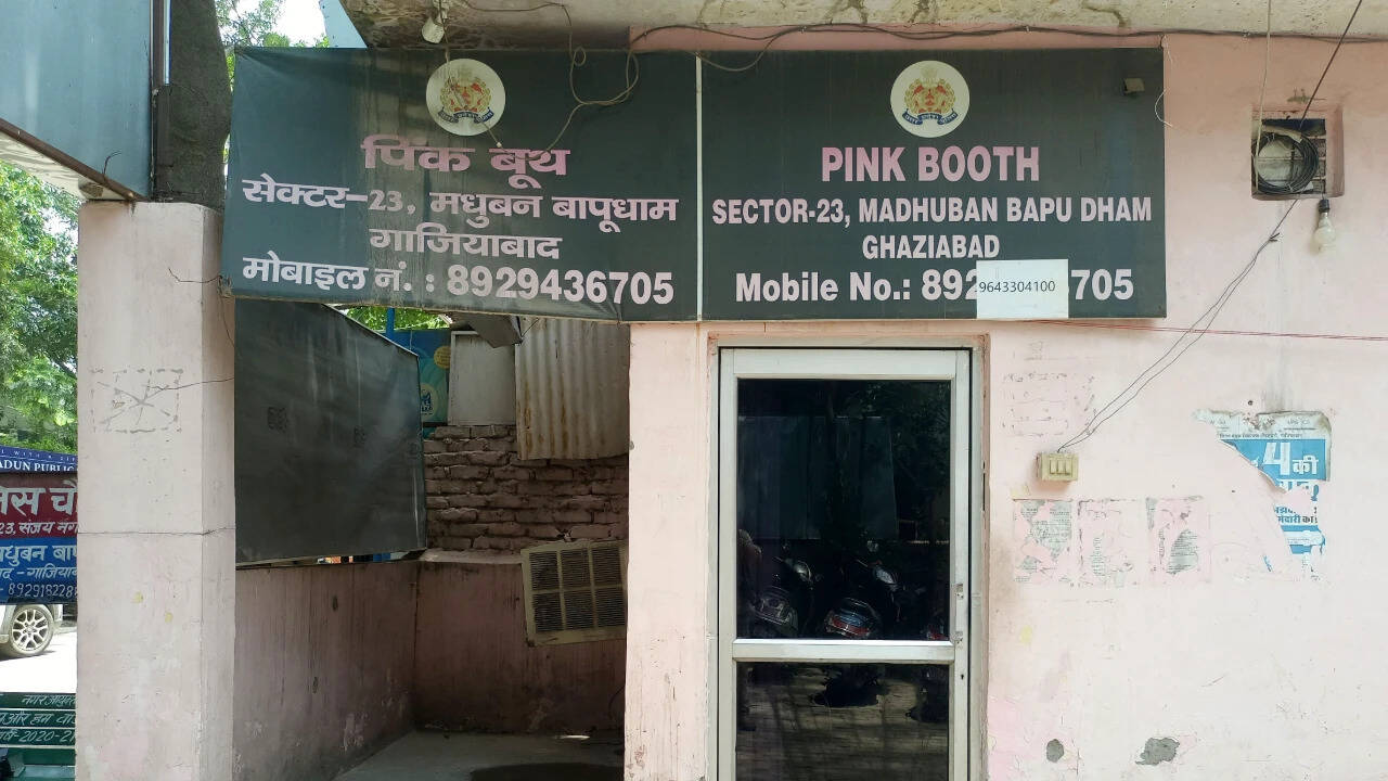 Man punches glass door at Ghaziabad police booth after waiting 40 mins, bleeds to death