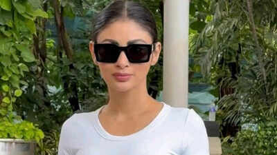 'Band karo': Mouni Roy gets visibly irritated and snaps at intrusive paparazzi after a restaurant outing with Anusha Dandekar