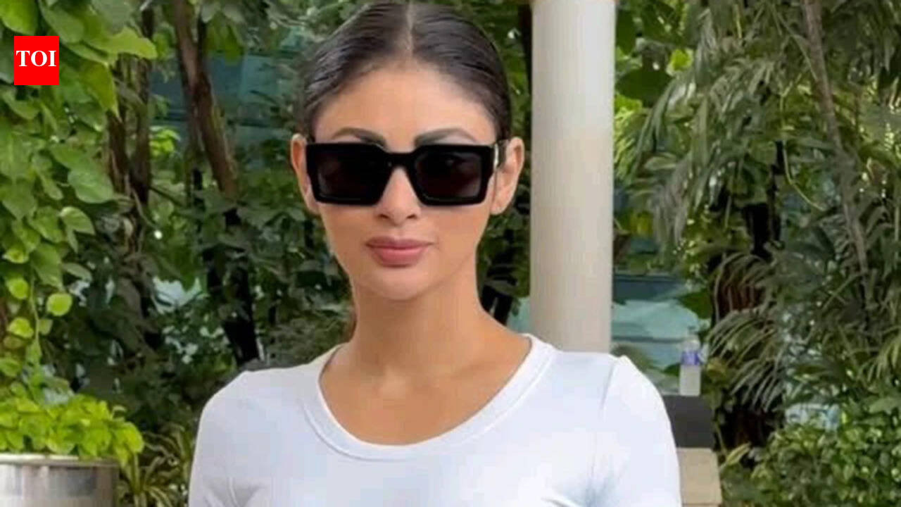'Band karo': Mouni Roy gets visibly irritated and snaps at intrusive paparazzi after a restaurant outing with Anusha Dandekar