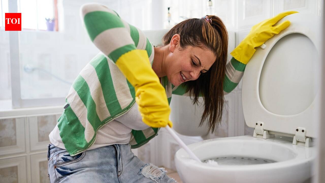 Cleaning your toilet with the door shut? A doctor warns about the dangers