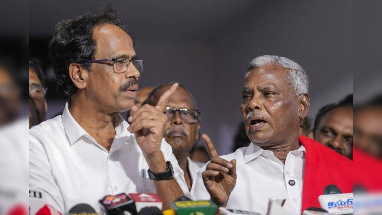 சிபிஎம், சிபிஐயிலிருந்து தன்னைப் பிரித்துக்கொள்கிறது; தமிழ்நாட்டு அரசியல் நெருக்கடி 'குதிரை வியாபாரம்' அல்ல என்று கூறுகிறது.