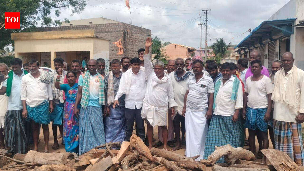 Villagers try to do woman’s last rites on road