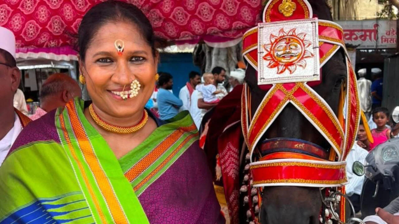 ‘Laapataa Ladies’ actress Chhaya Kadam walks 20 km barefoot in Maharashtra's Wari pilgrimage in nauvari saree: ‘Completed the journey for the second time’