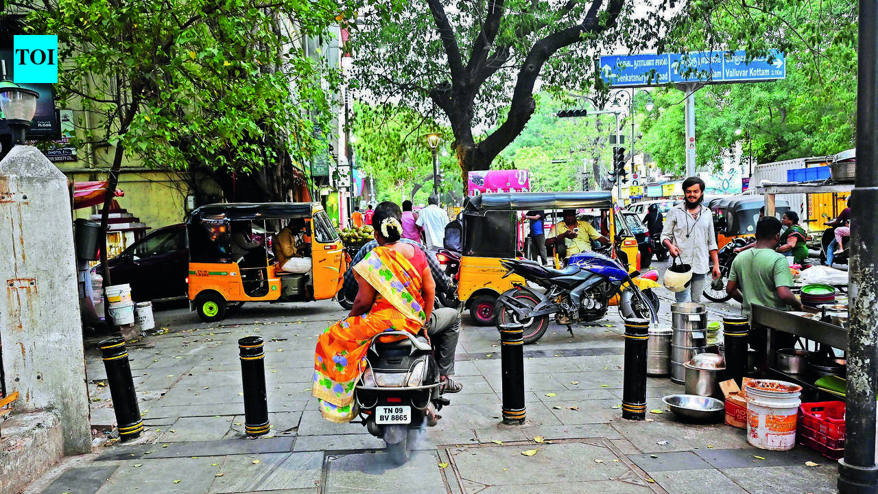 Supreme Court affirms pedestrians’ fundamental right to safe footpaths; but cities still squeeze them out