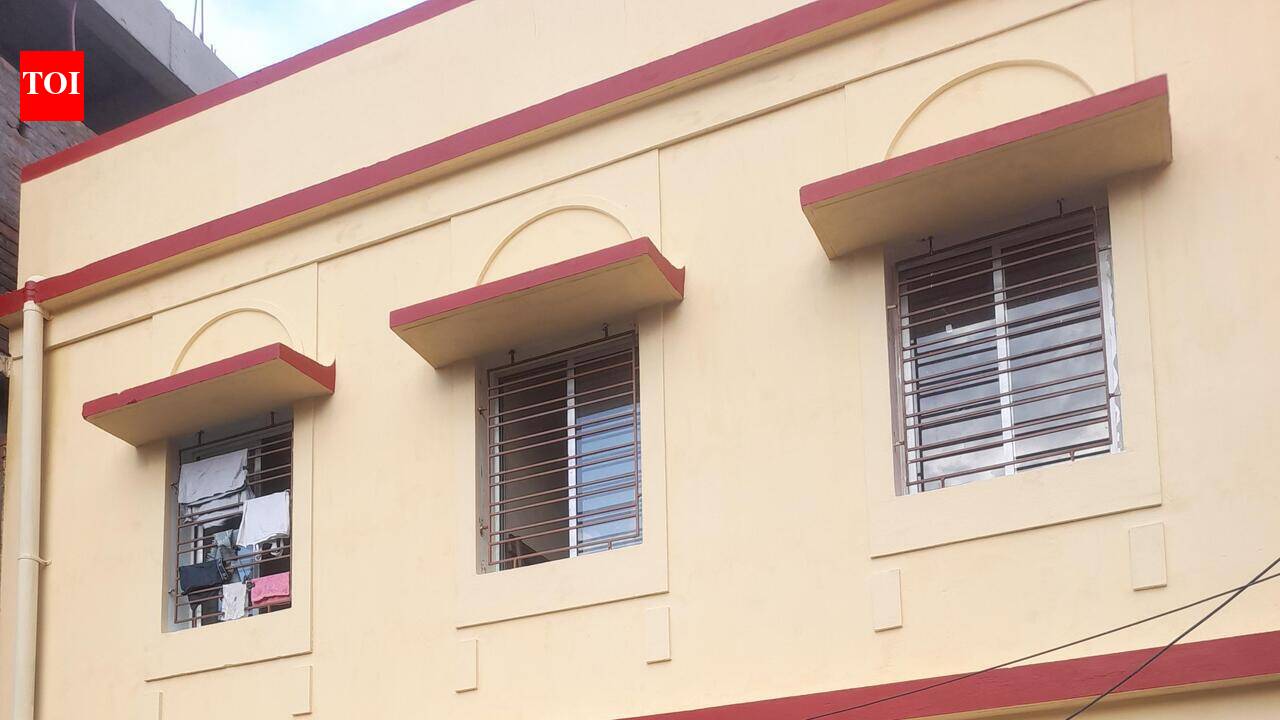 20 residents return to new homes in Bowbazar metro subsidence zone