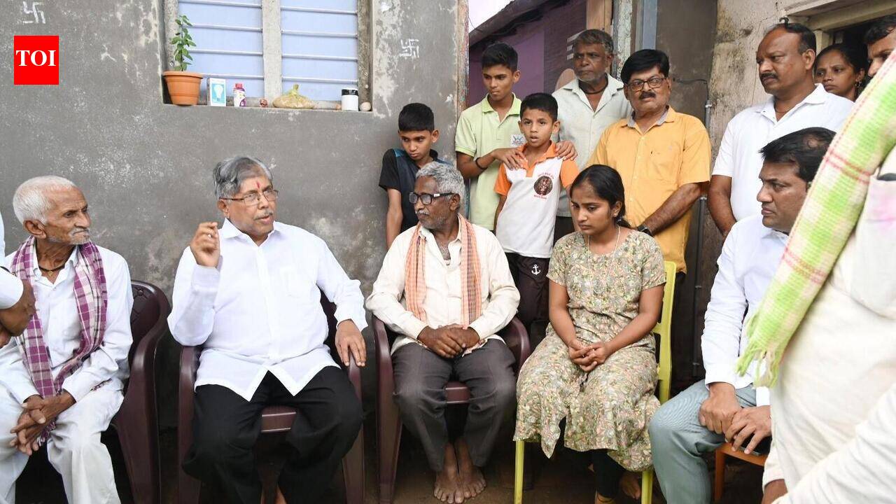 Patil assures Rs5k per month to daughter of warkari woman who died in accident