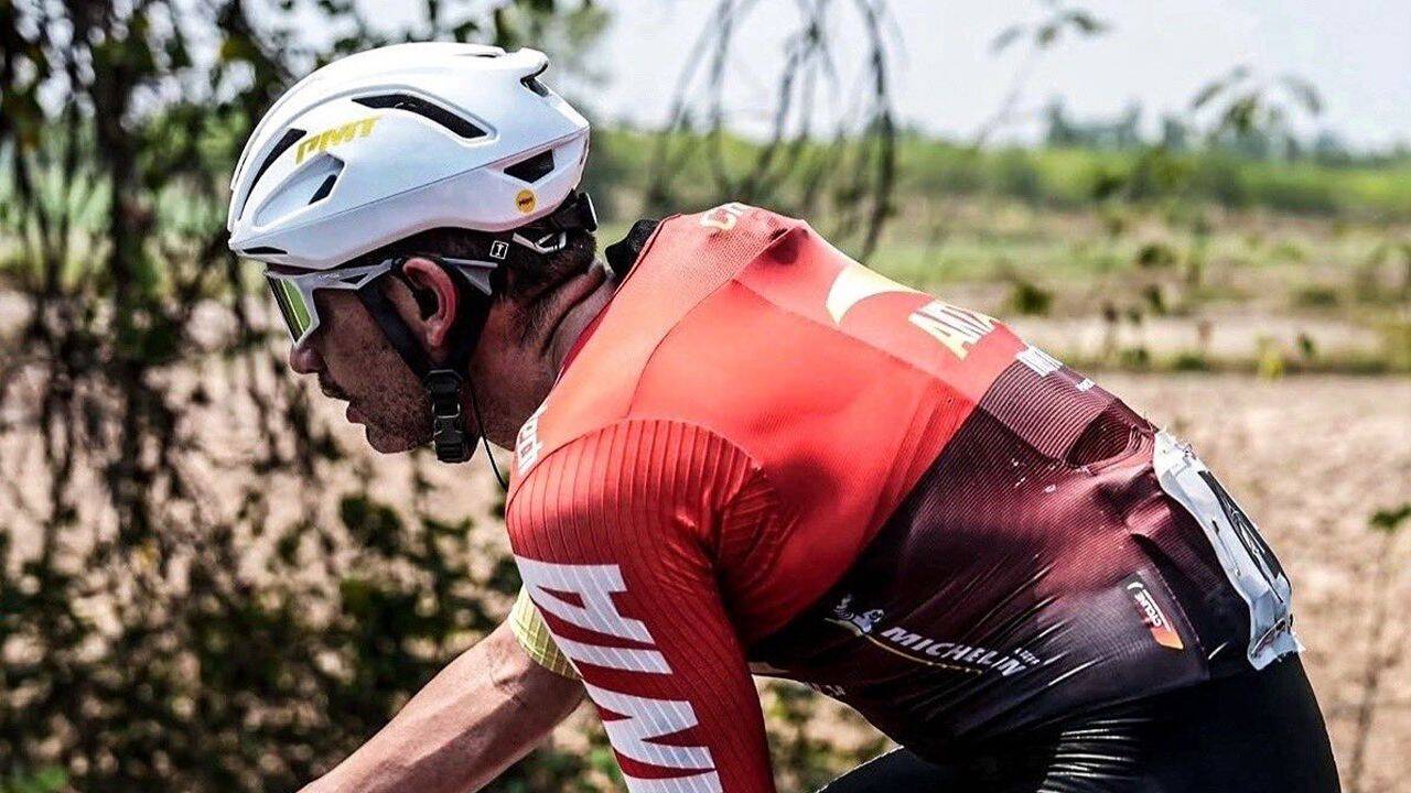 Cyclist Willie Smit disqualified from race for wearing AI glasses; says: A warning, fine or yellow card c