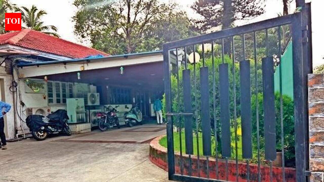 Bungalow jostle in Mahayuti: Legislative  Council dy chief loses two allotments, left with Churchgate flat