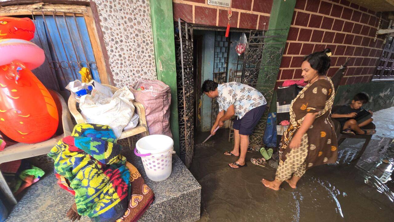 Cash aid, interest subsidy announced for Surat’s flood-hit businesses