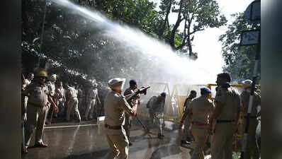 Water cannons, tear gas stop march by MGNREGA workers in Khanna