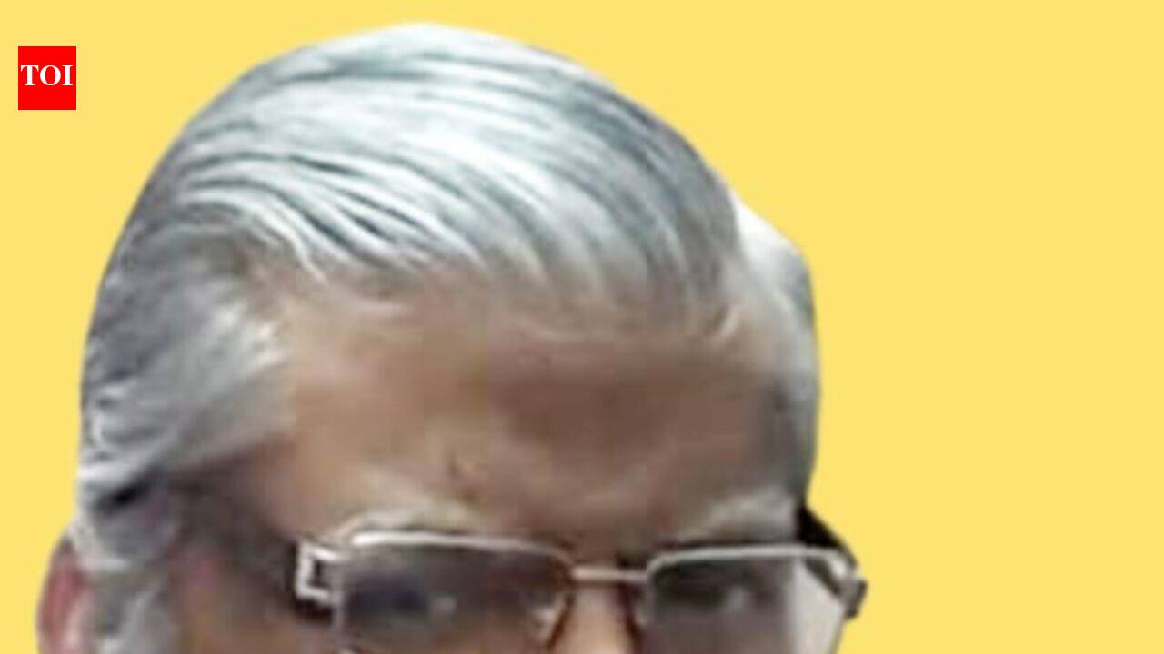 IIT Kharagpur professor gifts Rs 5 lakh to IIEST for lecture fund in memory of alumnus-professor father