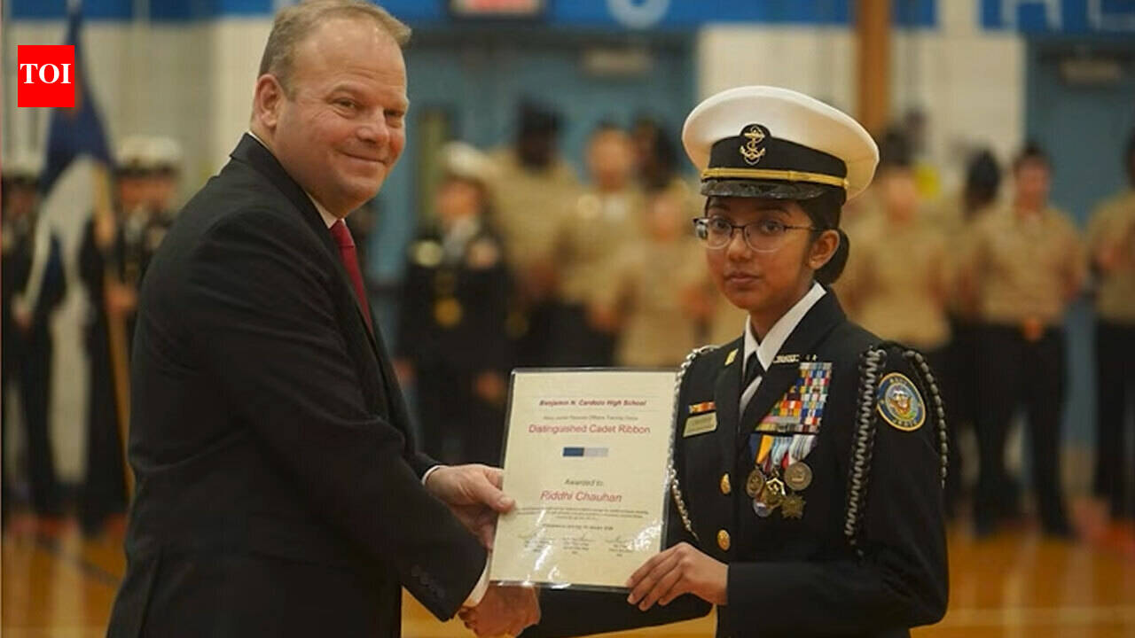 17-Year-Old Leads 300 US Navy Cadets Before School, Nears Naval Officer Dream