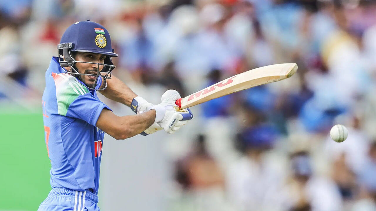 Ind vs Eng, 2nd ODI Live: India lose Gill; Kohli, Rohit aim to build partnership