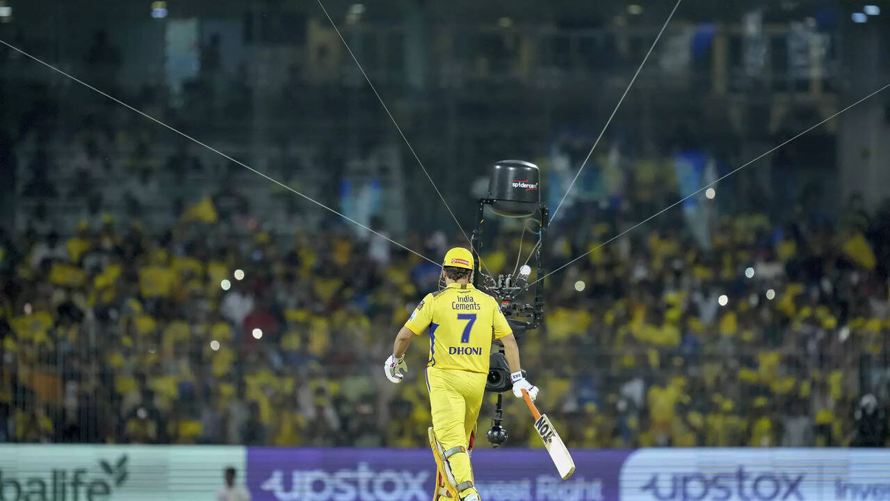 'No better person': Ashwin backs MS Dhoni as CSK head coach