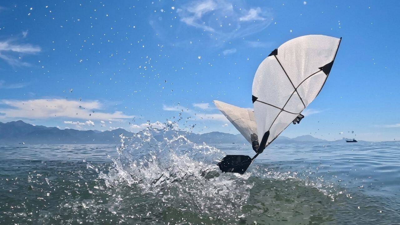 MIT built a 300-gram robot that flies through the sky, dives underwater and takes off again, just like a diving bird