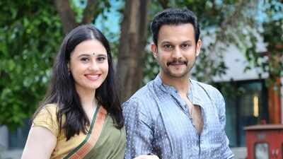'రామాయణం' నటుడు ఆదినాథ్ కొఠారే మరియు భార్య ఊర్మిళ కనేట్కర్ 15 సంవత్సరాల వివాహం తర్వాత విడాకులు ప్రకటించారు, సహ-తల్లిదండ్రుల కుమార్తె జిజా