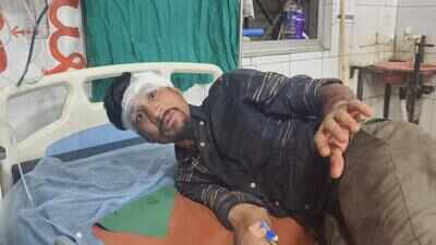 Three injured after fight over train seat in Mumbai local train; cross FIRs registered