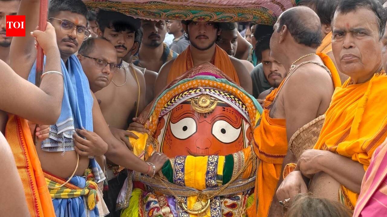 50k devotees pull 72-ft chariot in Keonjkhar car fest