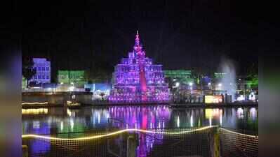 Keep Durga Pujas out of politics, says Samik