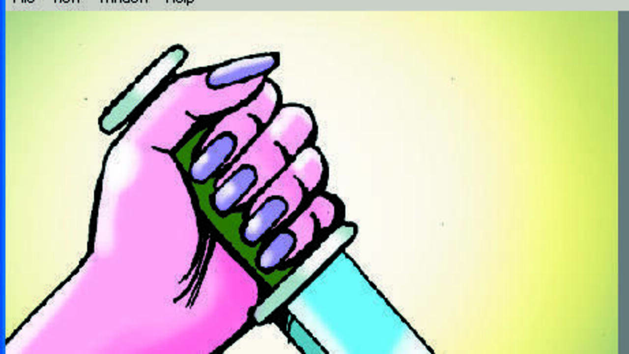 Man stabs wife in front of kids, later surrenders