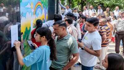 NEET bounces back at the top: 19 cross 700, two score 715