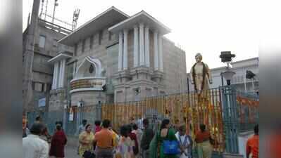 Conman walks away with 6 chairs, 2 pedestal fans from Vivekananda’s home