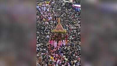 149th rath yatra: Devotees face heat and humidity to get glimpse of deities in Ahmedabad