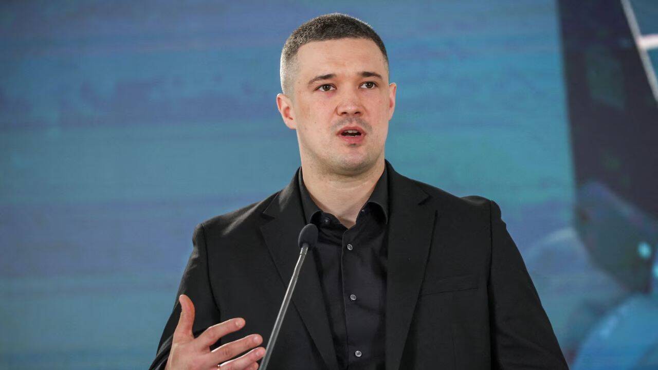 Ukrainians protest Zelenskyy's ouster of his popular defense minister