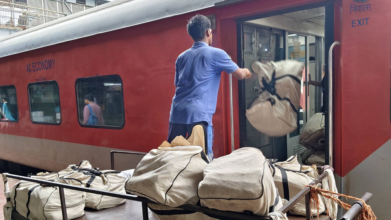 Ranchi railway division reports surge in linen theft from AC coaches