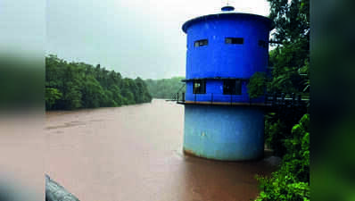 Opa weir overflows, barrage gates opened