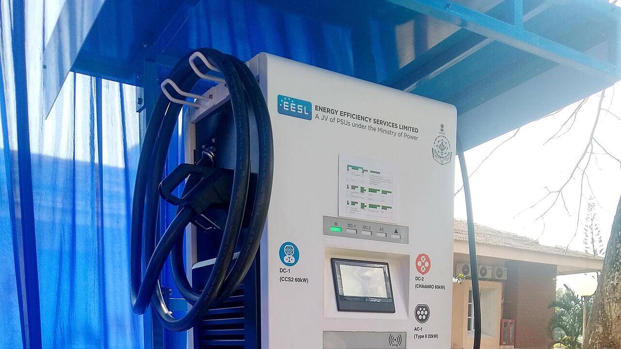Govt to roll out EV & CNG policy; subsidies for rickshaws, bikers