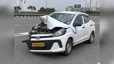 Cabbie dies on Dwarka expressway as iron rods loaded e-rick impale his neck