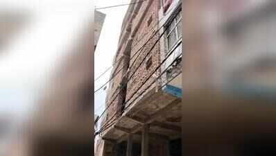 3 children injured after a portion of the wall of an under-construction house collapsed