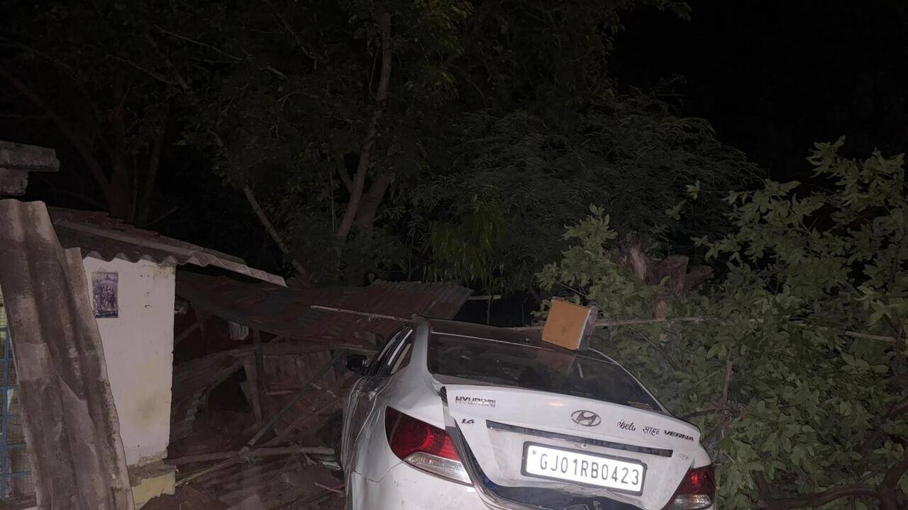 Drug smugglers’ escort car kills 2 while fleeing NCB op in MP’ Guna
