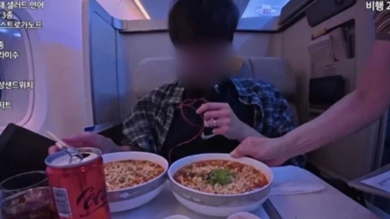 Mukbang YouTuber Yuno apologizes after plane food ordering video sparks backlash