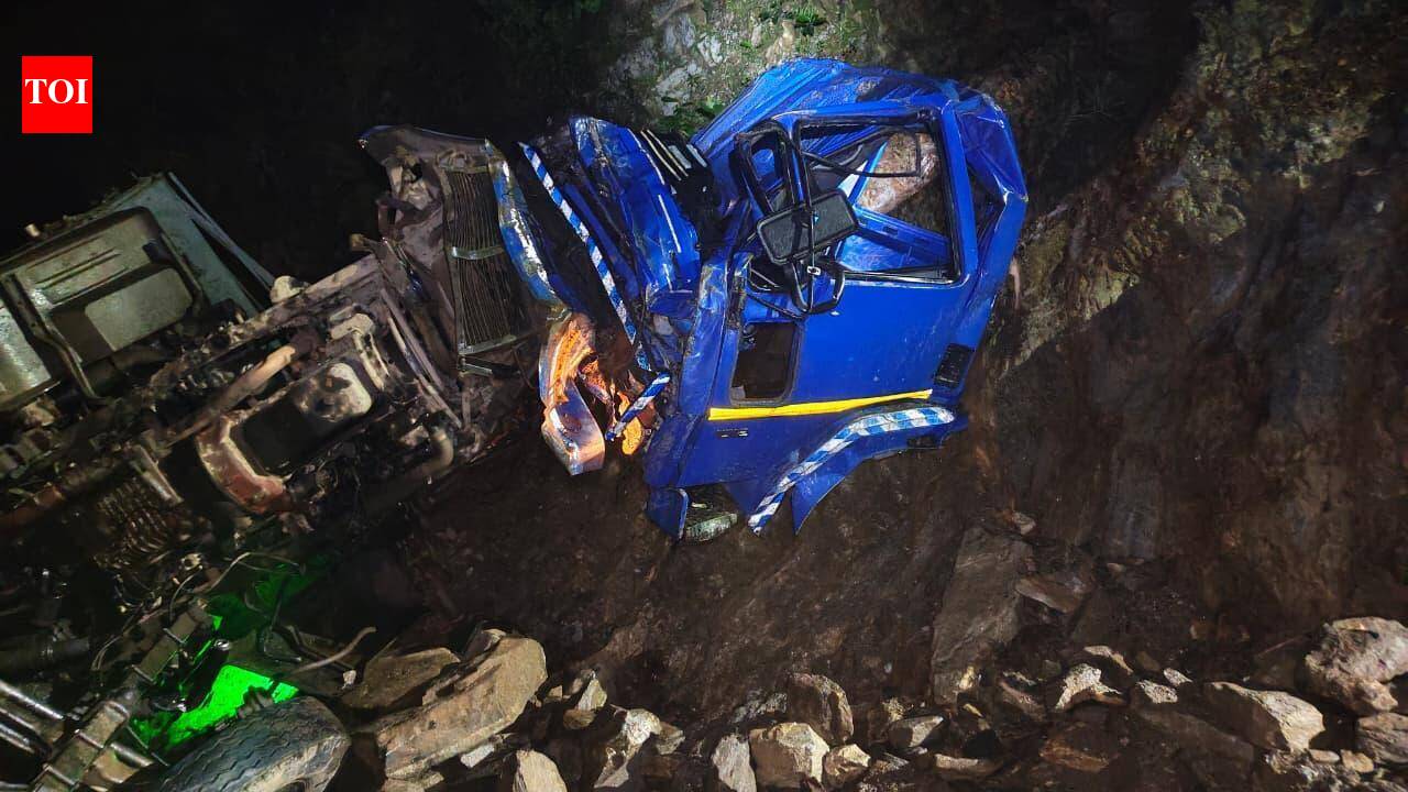 2 killed after truck plunges into gorge in Rudraprayag