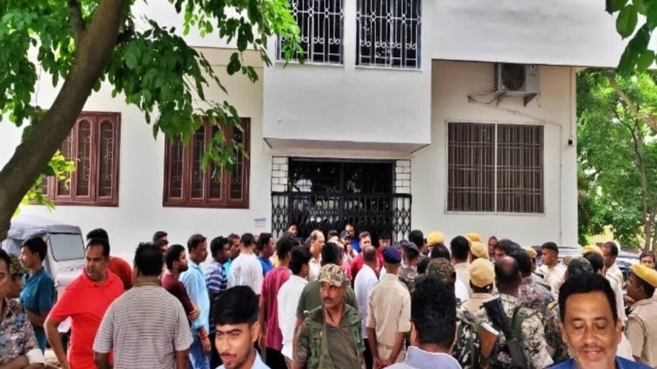 Locals protest as forest team arrives at ex-secy of former CM Shibu to arrest kin