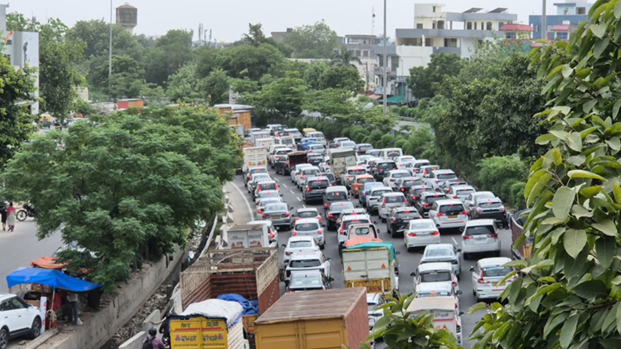 High-voltage power line crashes onto Delhi-Jaipur highway, traffic hit for over 2 hours