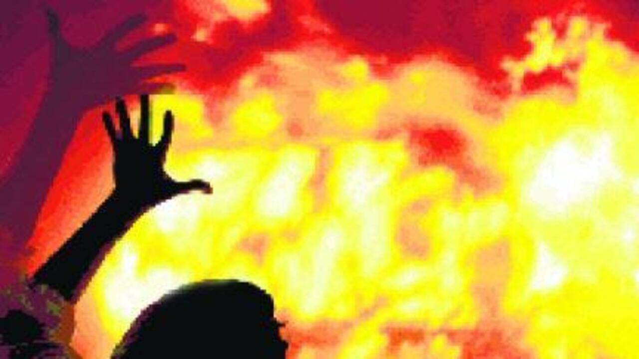Gas geyser cylinder leak triggers blaze, injures 3 of a family in Dharwad