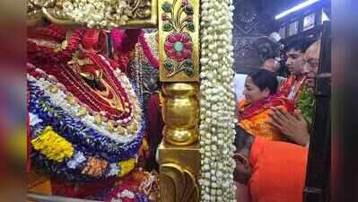 Delhi CM seeks blessings at Vindhyachal, Participates in Ganga aarti
